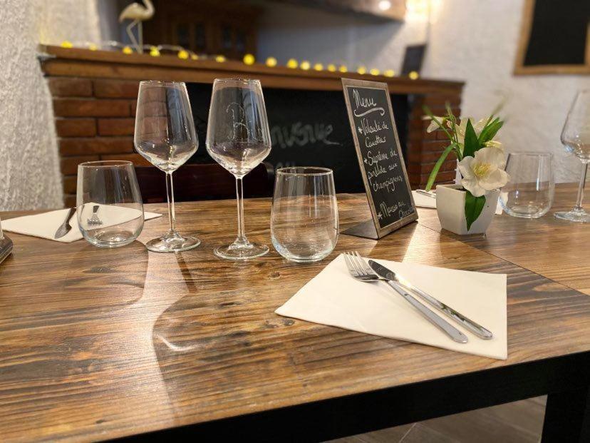 Hotel Restaurant Le Saint Gillois Экстерьер фото